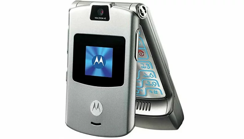 Motorola V3 pode voltar: tudo indica que versão smartphone será icônica